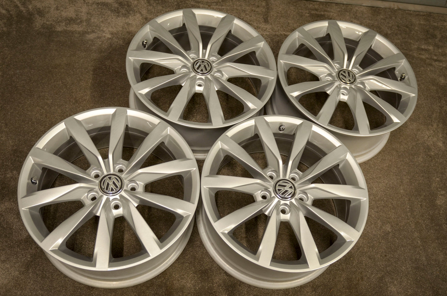 *Refurbished* Genuine 17" VW Golf Mk7 Alloy Wheels 5x112 5G0601 - Autosthetic