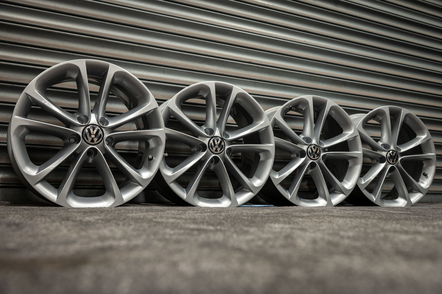 *Refurbished* Genuine 17" VW Passat CC Alloy Wheels 5x112 3C8601025K - Autosthetic