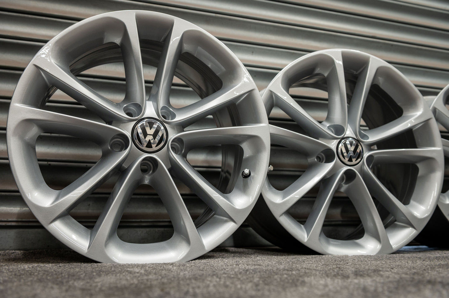 *Refurbished* Genuine 17" VW Passat CC Alloy Wheels 5x112 3C8601025K - Autosthetic