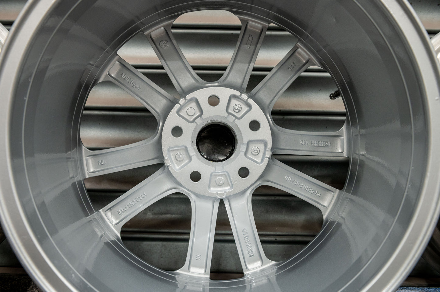 *Refurbished* Genuine 17" VW Passat CC Alloy Wheels 5x112 3C8601025K - Autosthetic