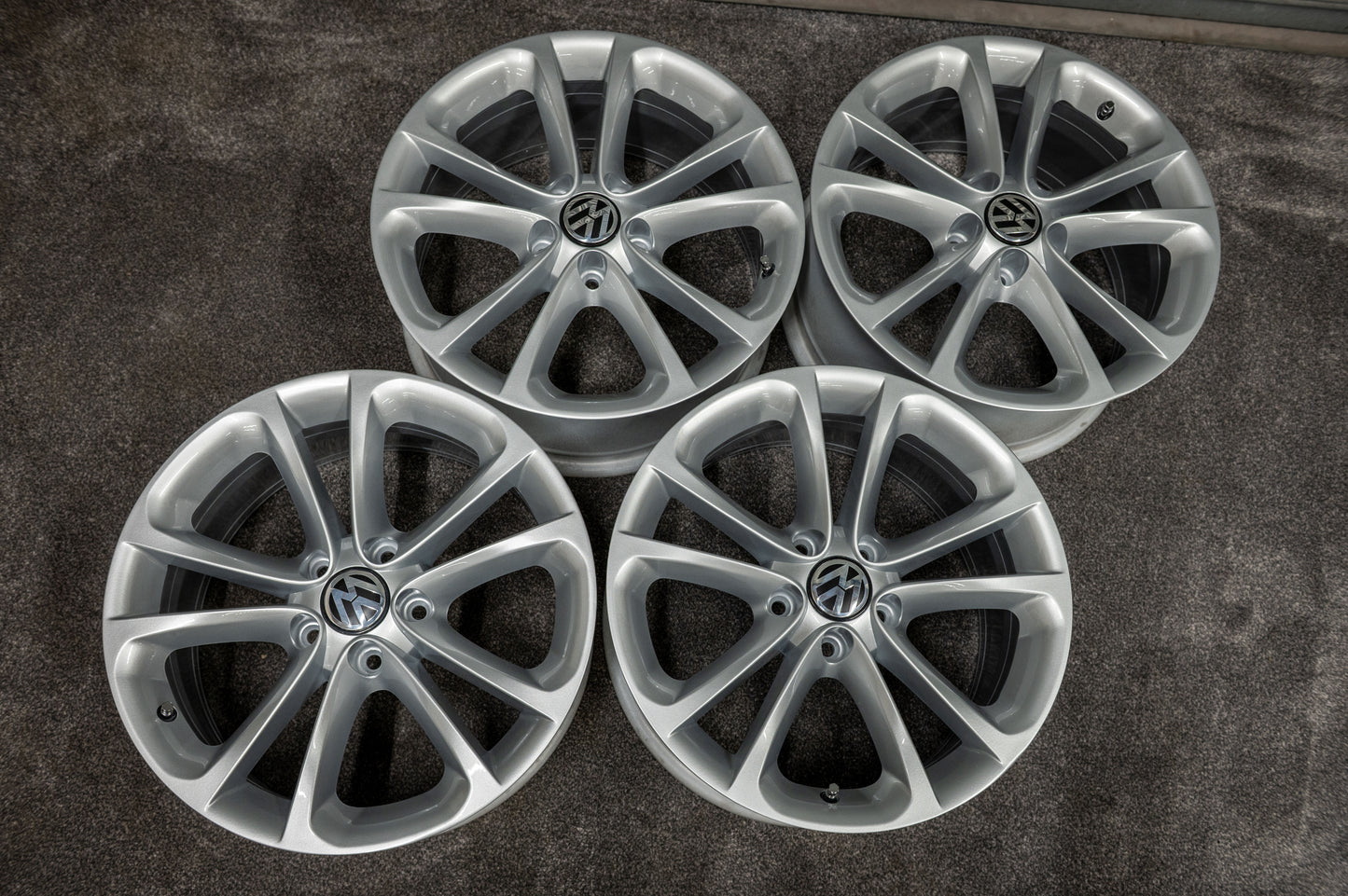 *Refurbished* Genuine 17" VW Passat CC Alloy Wheels 5x112 3C8601025K - Autosthetic
