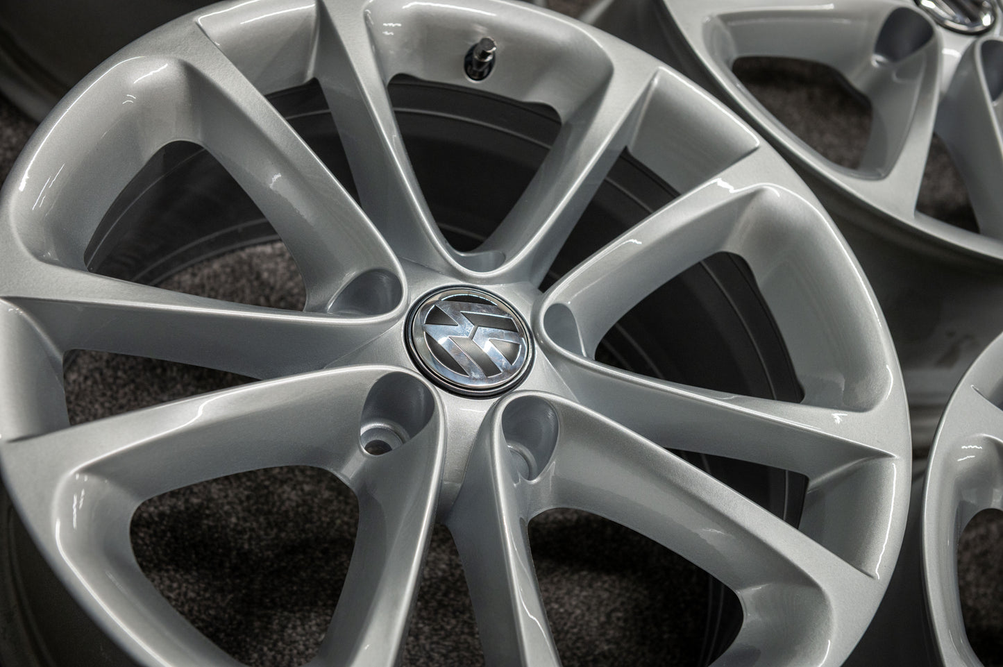 *Refurbished* Genuine 17" VW Passat CC Alloy Wheels 5x112 3C8601025K - Autosthetic