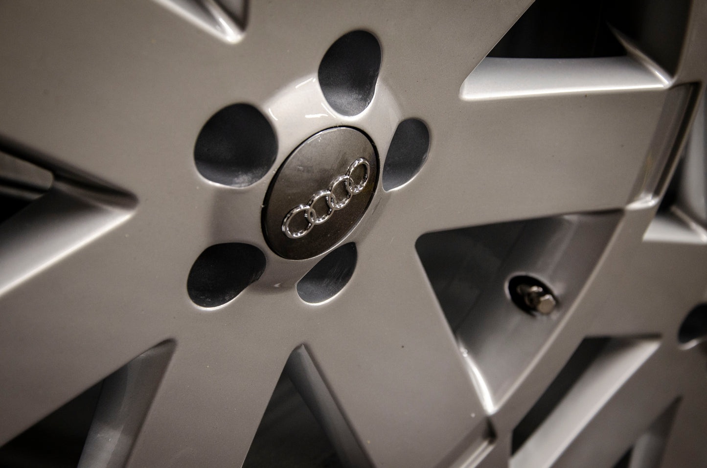 *Refurbished* Genuine 18" Audi TT Mk1 V6 3.2 Ronal Alloy Wheels 5x100 8N0601025T - Autosthetic