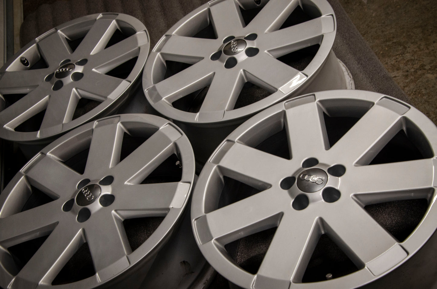 *Refurbished* Genuine 18" Audi TT Mk1 V6 3.2 Ronal Alloy Wheels 5x100 8N0601025T - Autosthetic