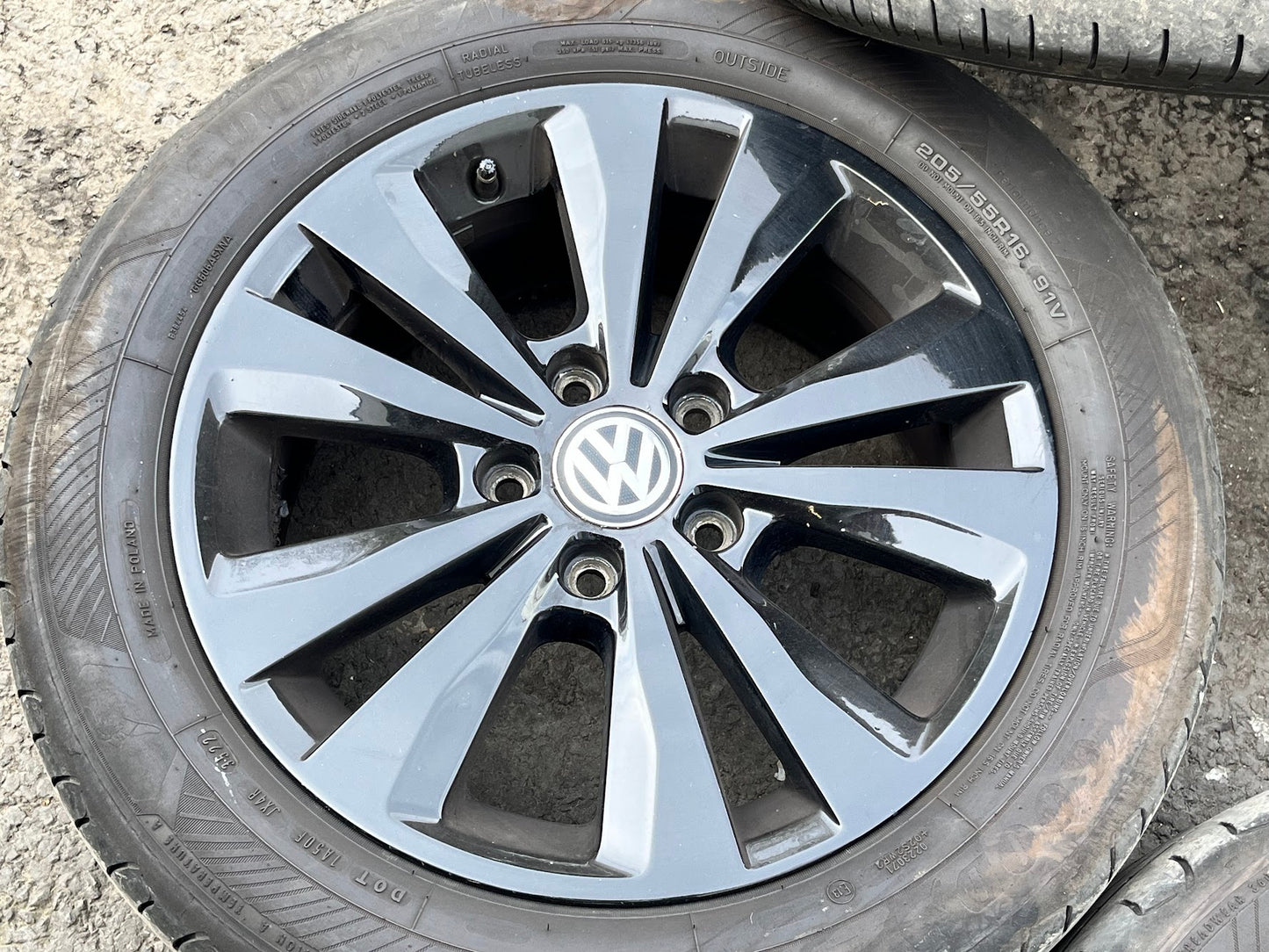 Genuine 16" VW Golf Mk6/7 Alloy Wheels & Tyres 5x112 - Autosthetic