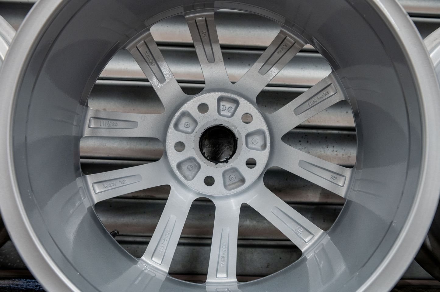 *Refurbished* Genuine 18" VW Charleston Golf Alloys Wheels 5x112 1K0601025AG - Autosthetic