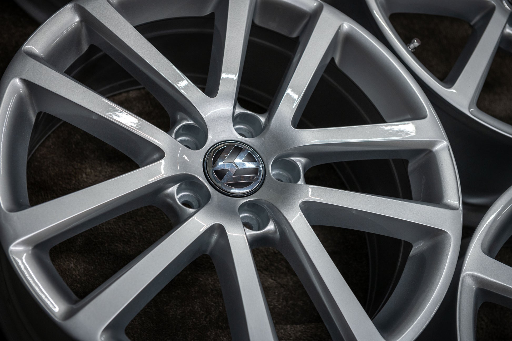 *Refurbished* Genuine 18" VW Charleston Golf Alloys Wheels 5x112 1K0601025AG - Autosthetic