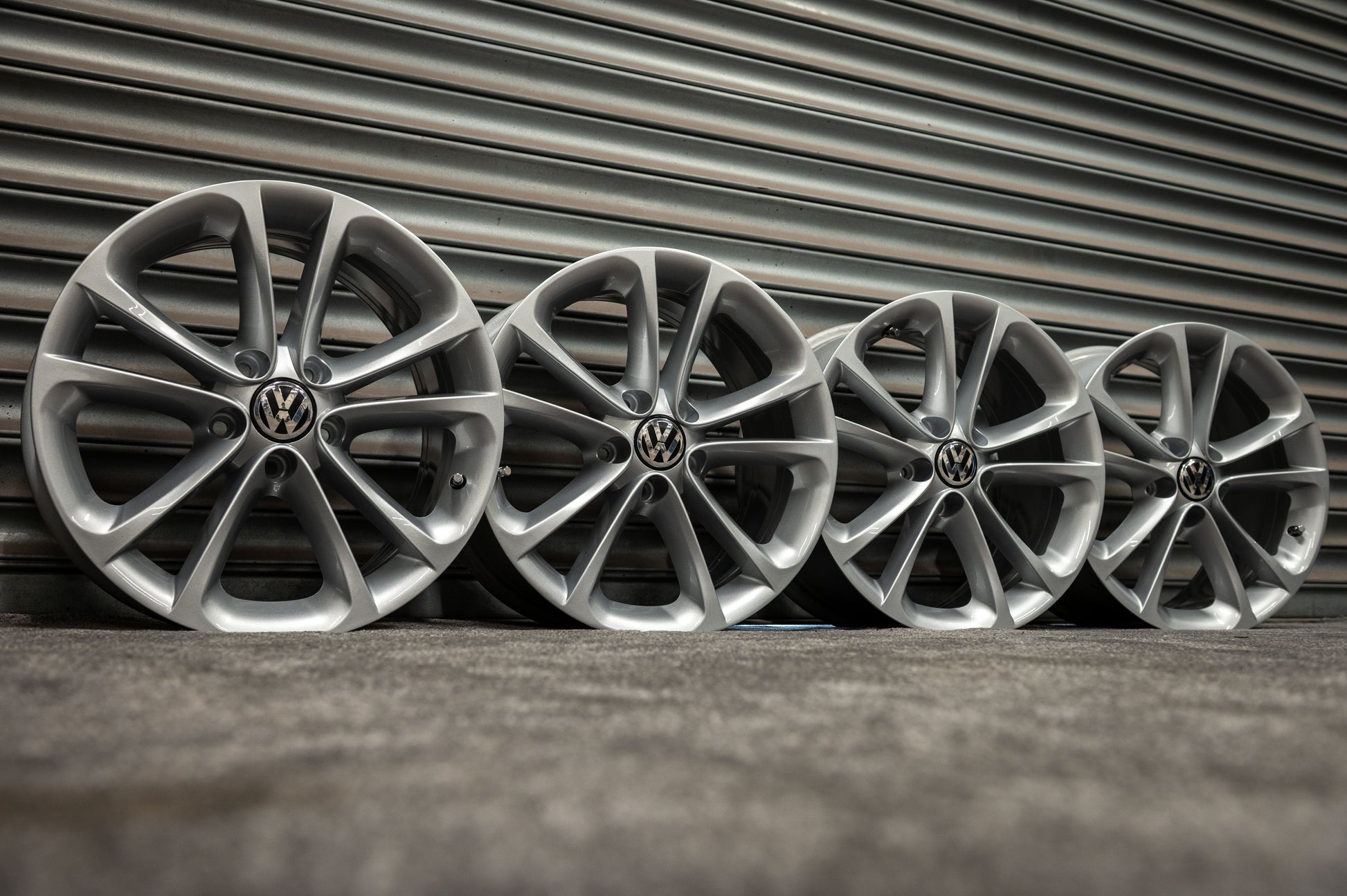 *Refurbished* Genuine 17" VW Passat CC Alloy Wheels 5x112 3C8601025K - Autosthetic