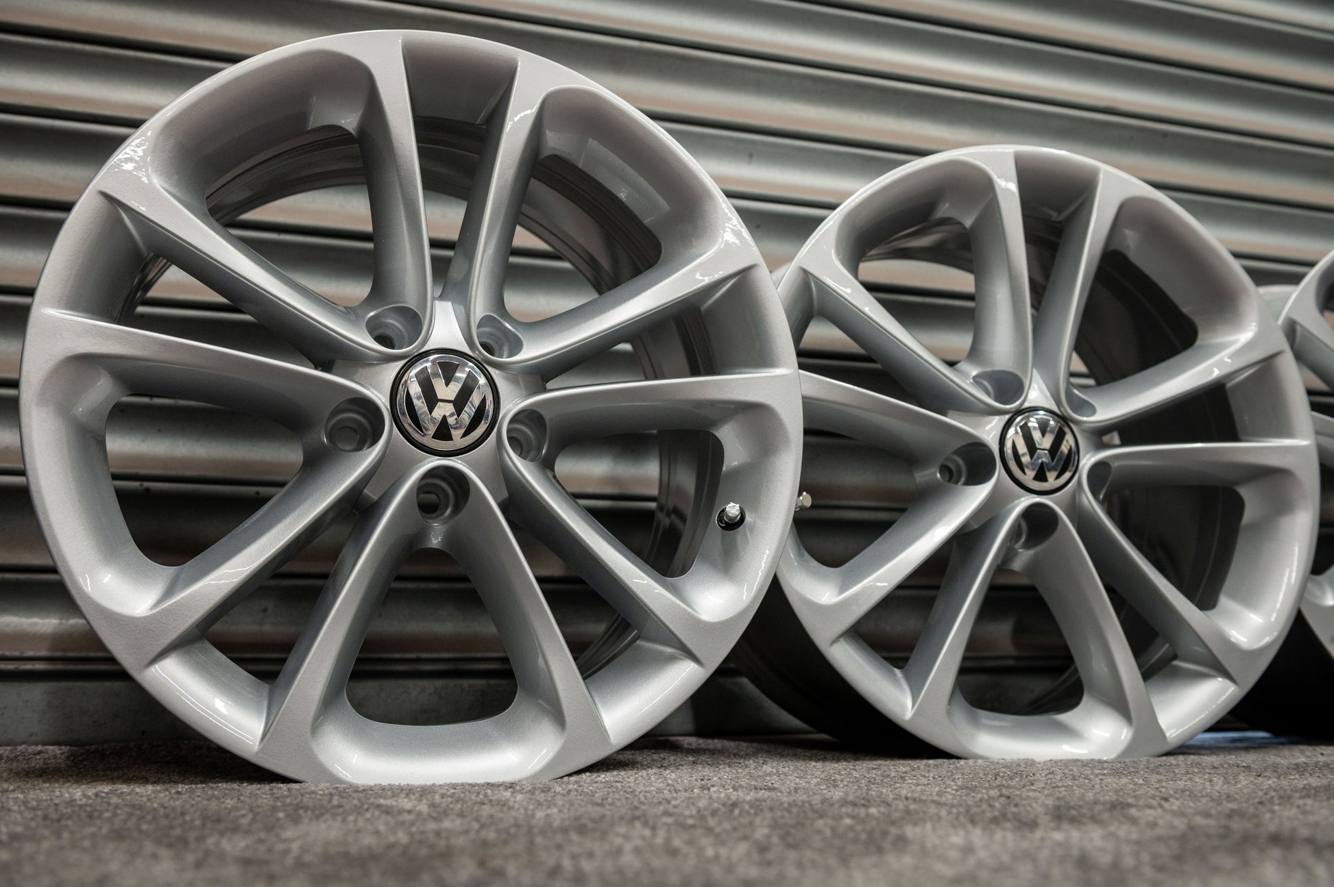 *Refurbished* Genuine 17" VW Passat CC Alloy Wheels 5x112 3C8601025K - Autosthetic