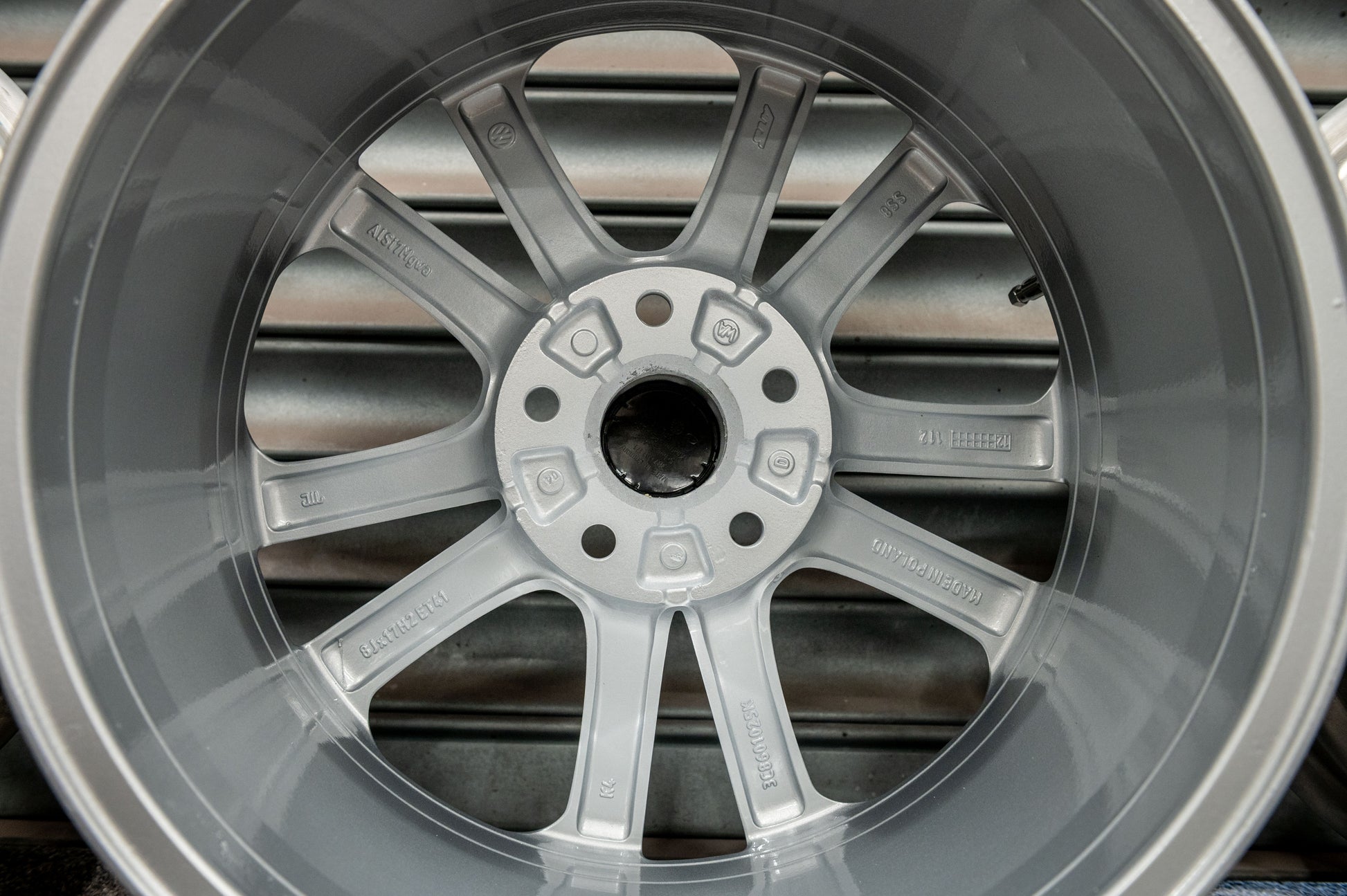 *Refurbished* Genuine 17" VW Passat CC Alloy Wheels 5x112 3C8601025K - Autosthetic