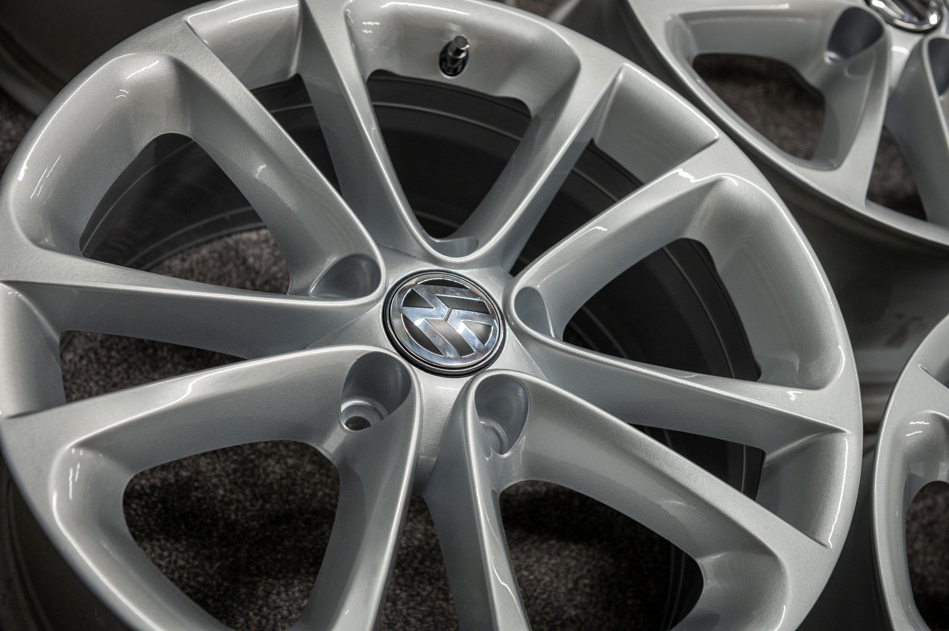 *Refurbished* Genuine 17" VW Passat CC Alloy Wheels 5x112 3C8601025K - Autosthetic