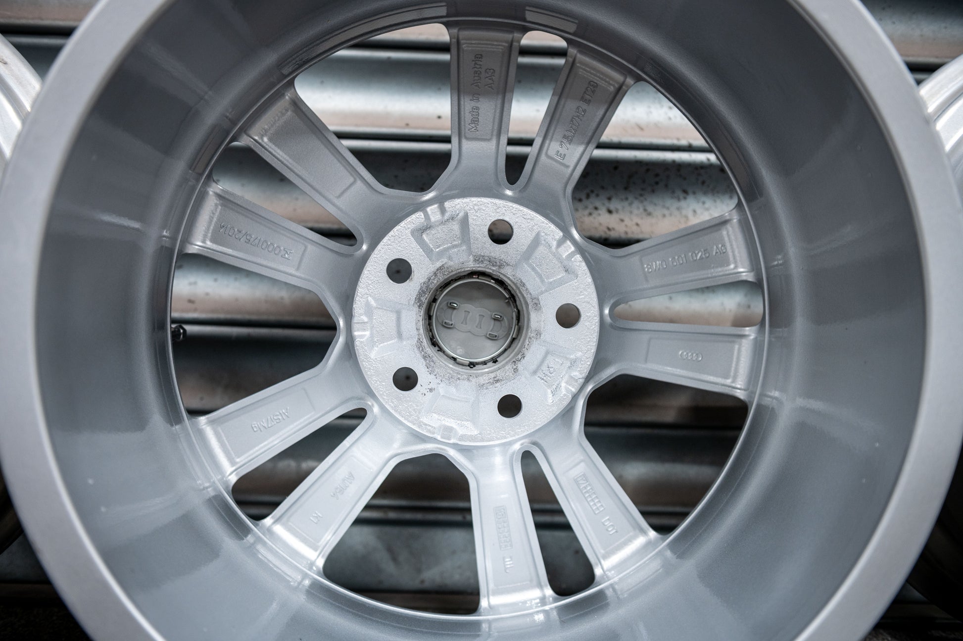 *Refurbished* Genuine 17" Audi A5 Alloy Wheels 5x112 8W0601025AG - Autosthetic