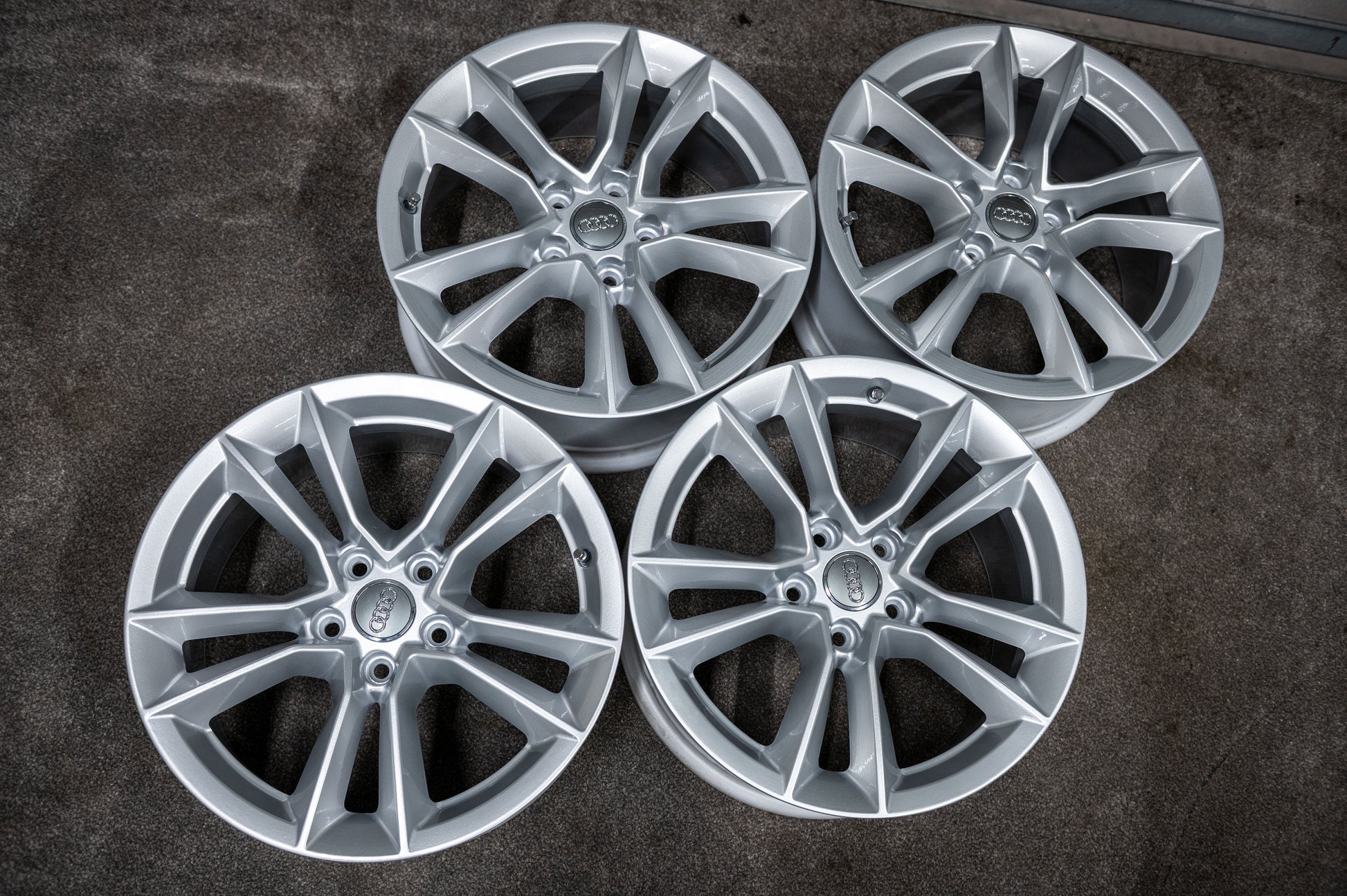 *Refurbished* Genuine 17" Audi A5 Alloy Wheels 5x112 8W0601025AG - Autosthetic