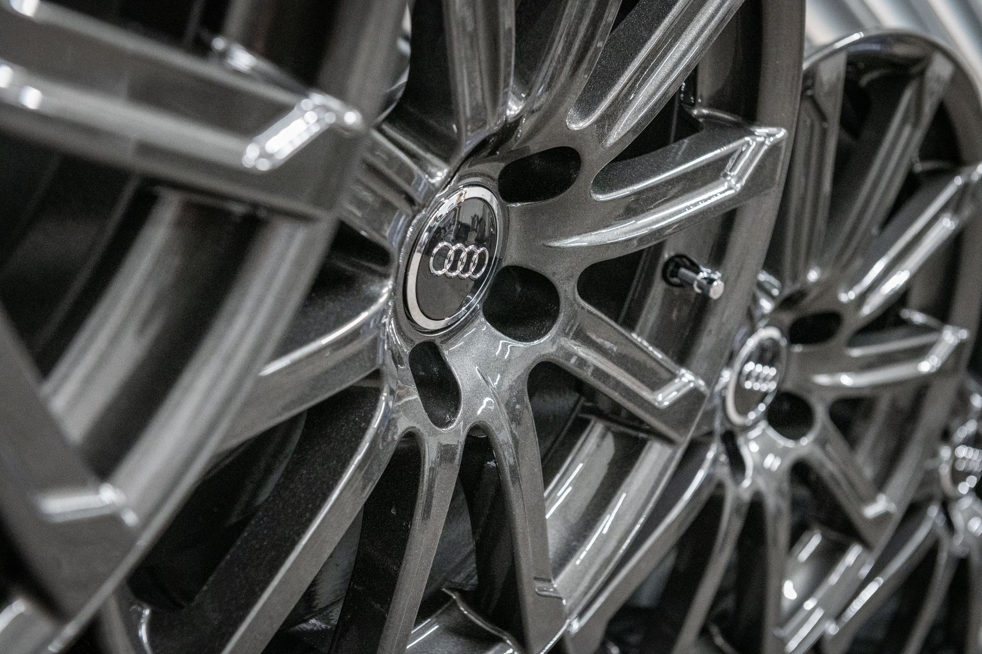 *Refurbished* Genuine 18" Audi A4/A6 S-Line Alloy Wheels 5x112 4F0601025DD - Autosthetic