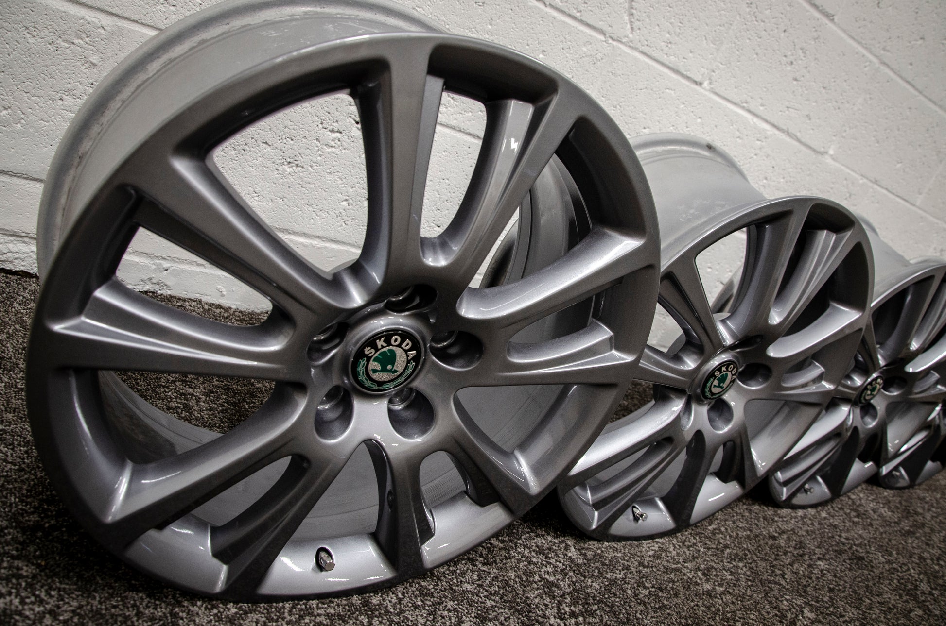 *Refurbished* Genuine 18" Skoda Octavia VRS Alloy Wheels 5x112 1Z0601025M - Autosthetic