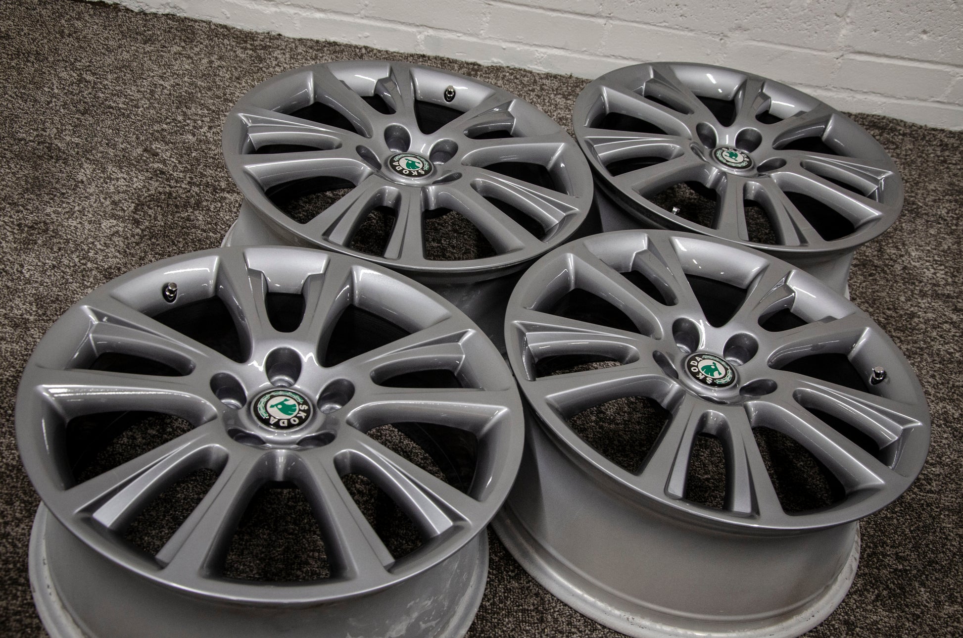 *Refurbished* Genuine 18" Skoda Octavia VRS Alloy Wheels 5x112 1Z0601025M - Autosthetic