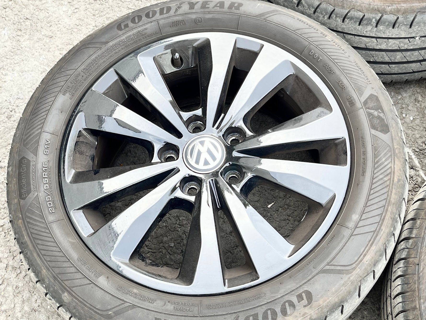 Genuine 16" VW Golf Mk6/7 Alloy Wheels & Tyres 5x112 - Autosthetic