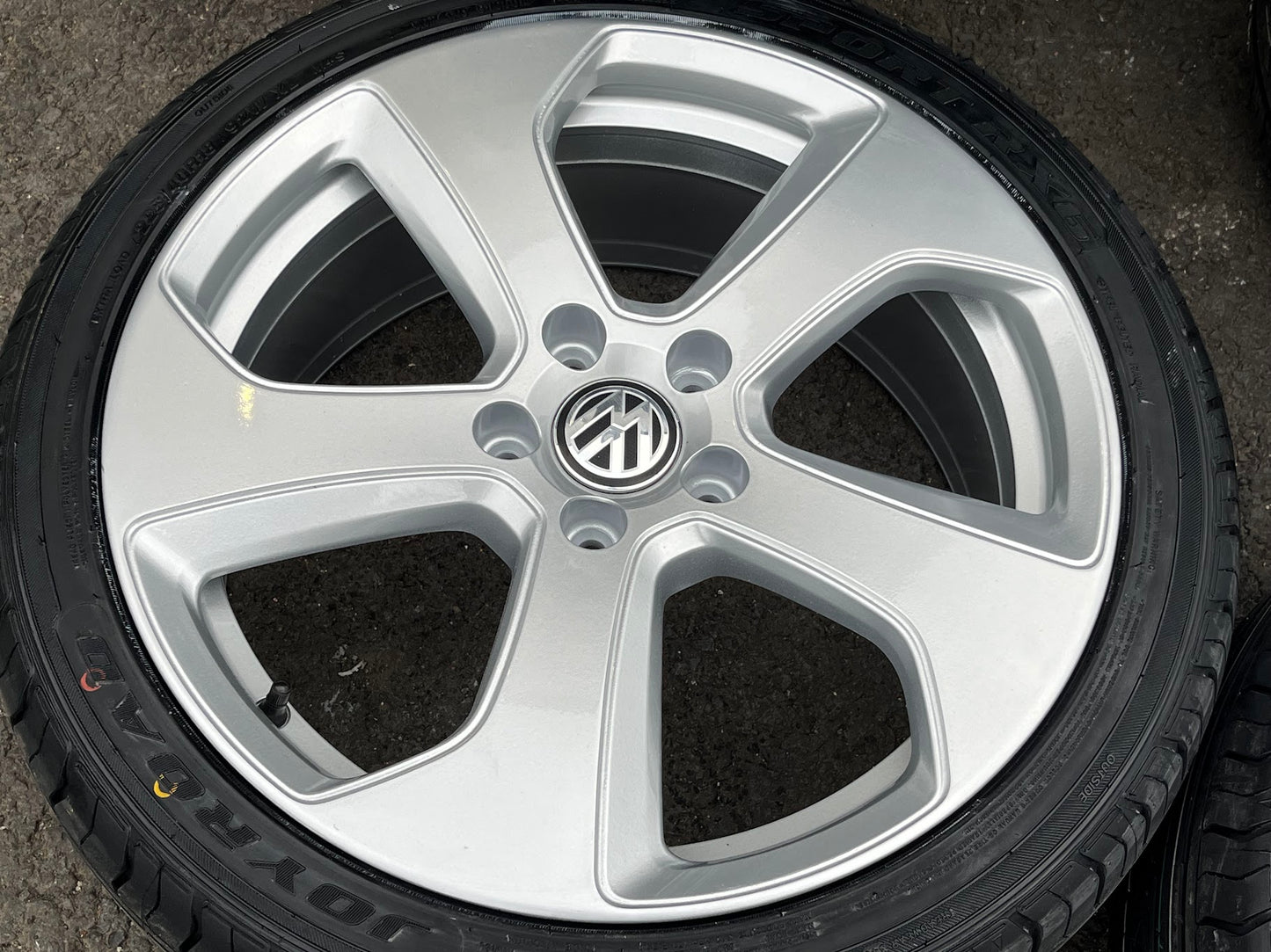 *Refurbished* Genuine 18" VW Golf 'Austin' Alloy Wheels & Brand New Tyres 5x112 5G0601025AS - Autosthetic