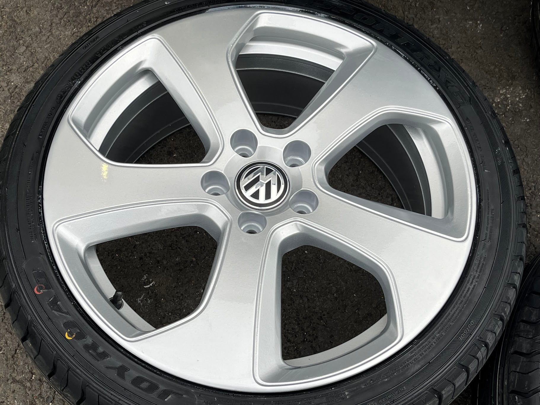 *Refurbished* Genuine 18" VW Golf 'Austin' Alloy Wheels & Brand New Tyres 5x112 5G0601025AS - Autosthetic