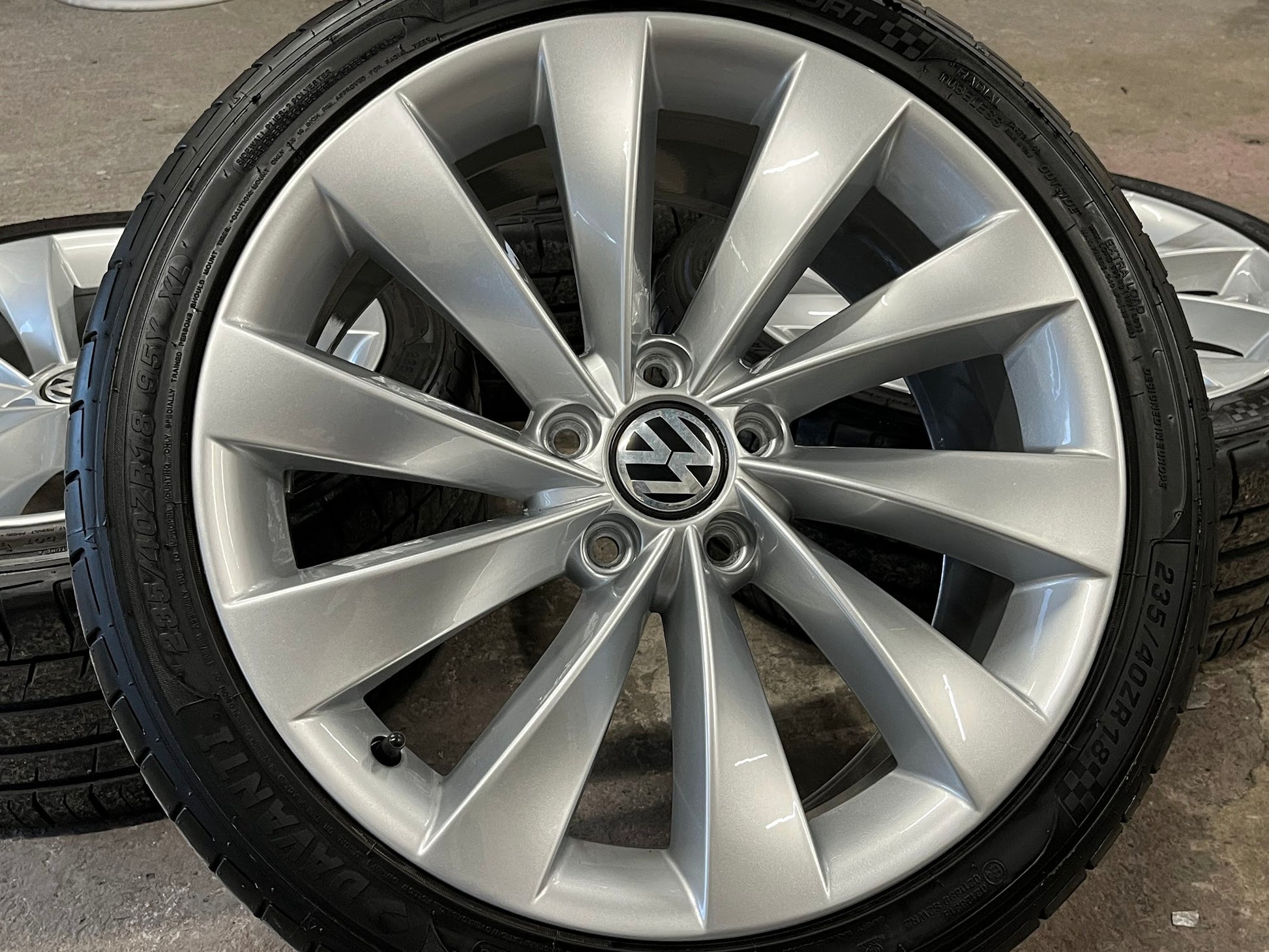 *Refurbished* Genuine 18" VW Scirocco/Passat Turbine 'Interlagos' 5x112 Alloy Wheels & Tyres - Autosthetic