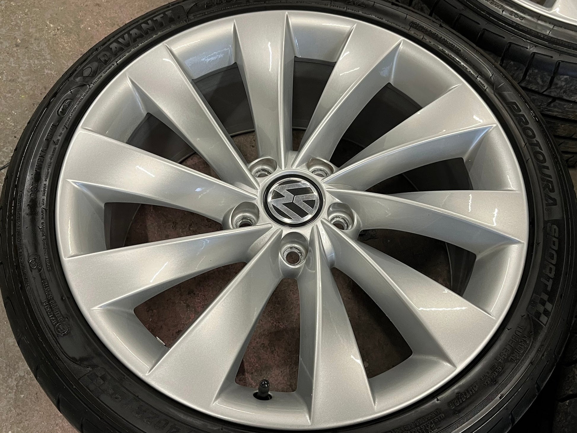 *Refurbished* Genuine 18" VW Scirocco/Passat Turbine 'Interlagos' 5x112 Alloy Wheels & Tyres - Autosthetic