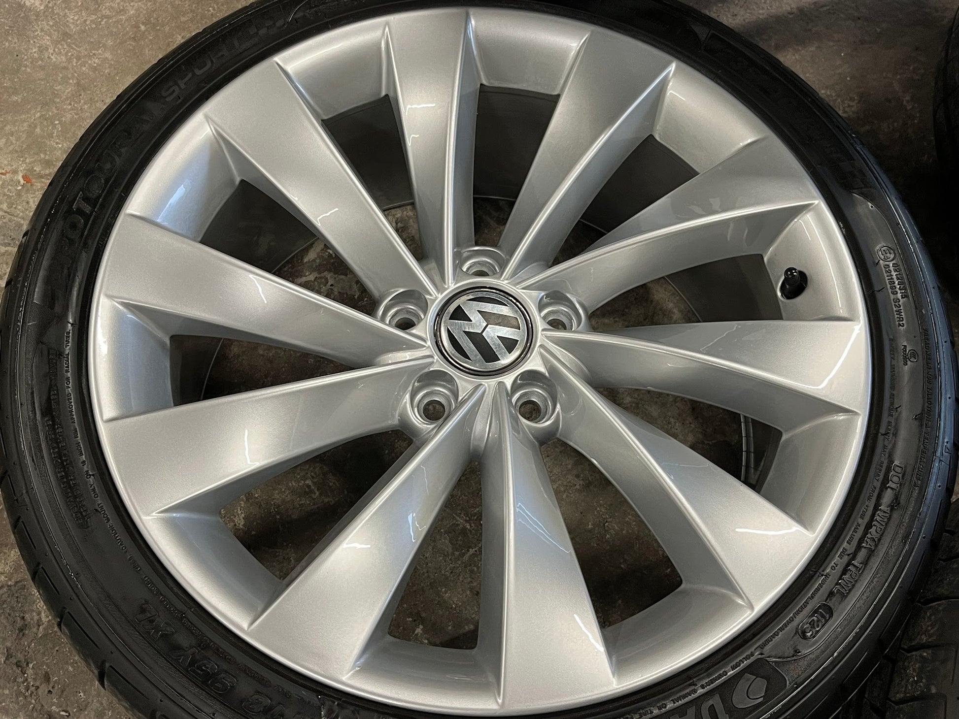 *Refurbished* Genuine 18" VW Scirocco/Passat Turbine 'Interlagos' 5x112 Alloy Wheels & Tyres - Autosthetic