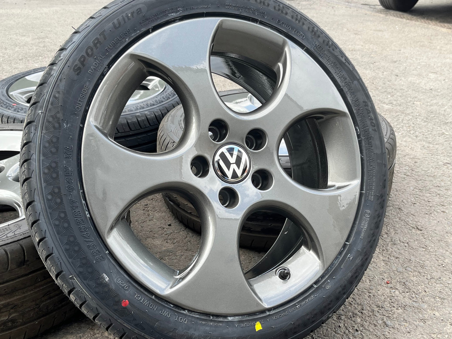 *Refurbished* Genuine 17" VW Monza Alloy Wheels & Tyres 5x112