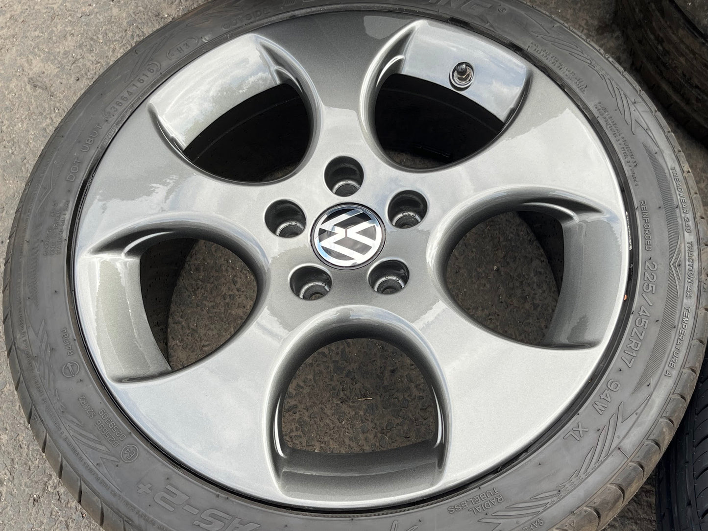 *Refurbished* Genuine 17" VW Monza Alloy Wheels & Tyres 5x112